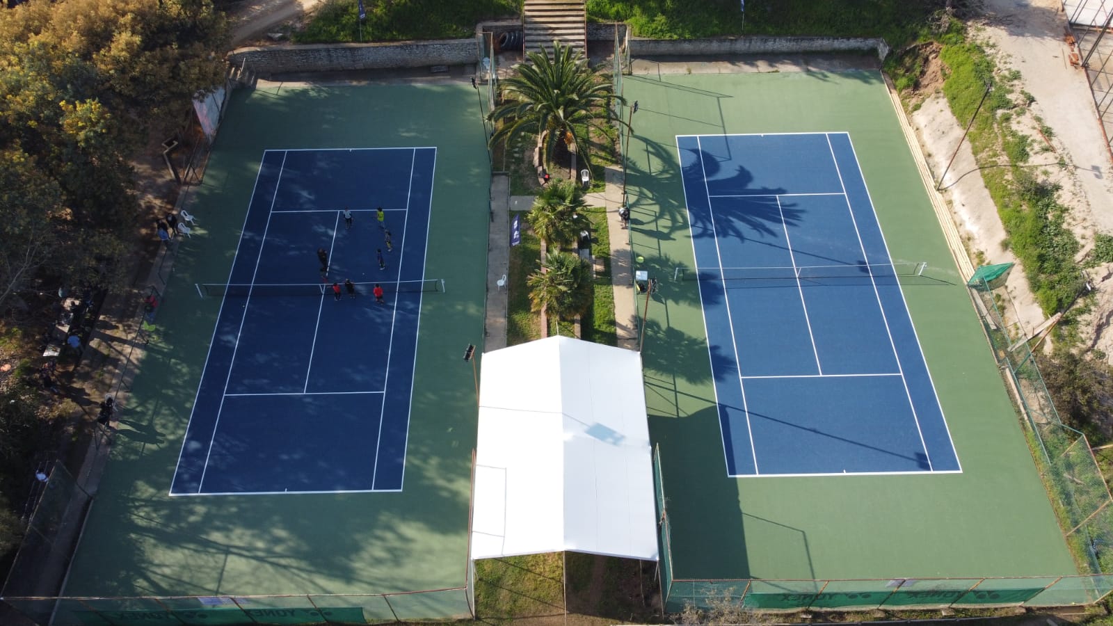 Jugador de tenis entrenando